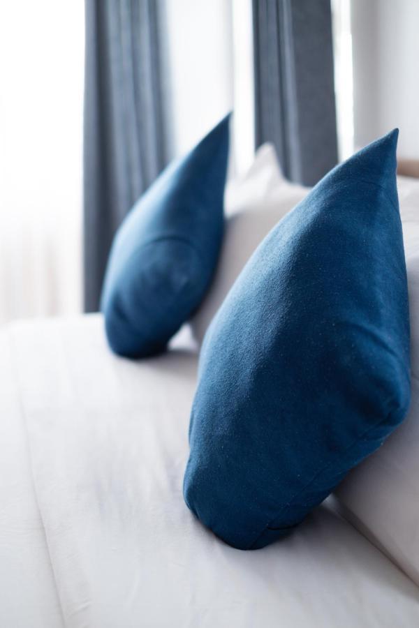 Reef Edge Thulusdhoo, Maldives Hotel Екстериор снимка