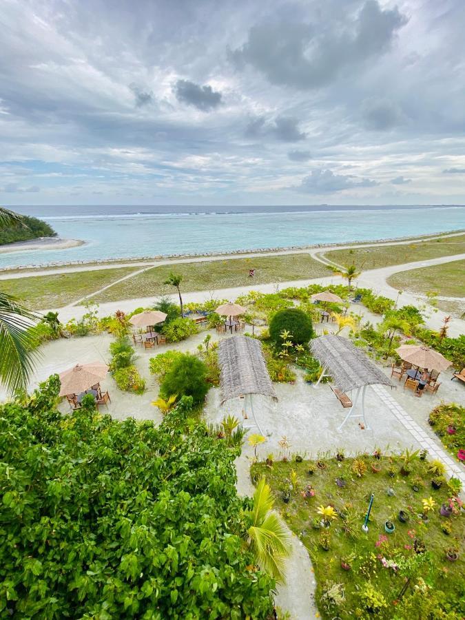Reef Edge Thulusdhoo, Maldives Hotel Екстериор снимка