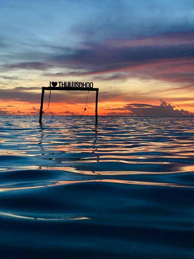 Reef Edge Thulusdhoo, Maldives Hotel Екстериор снимка