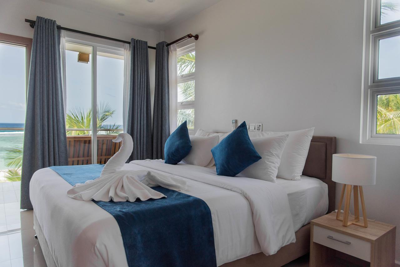 Reef Edge Thulusdhoo, Maldives Hotel Екстериор снимка