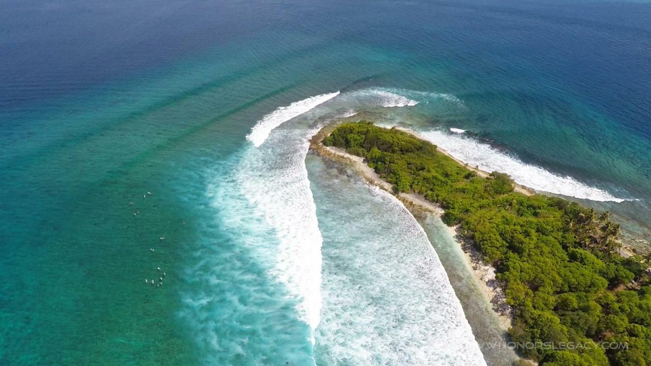 Reef Edge Thulusdhoo, Maldives Hotel Екстериор снимка